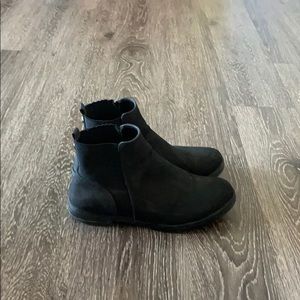 Steve Madden black chelsea boots